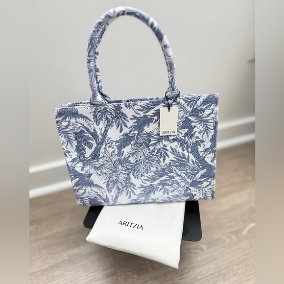 Aritzia Tote l Similar to Versace or Dior but for a fraction of the price! - Picture 6 of 11